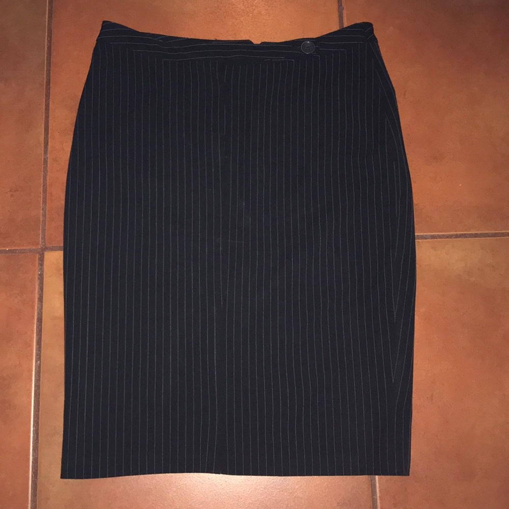 Black elegant skirt with bottoms